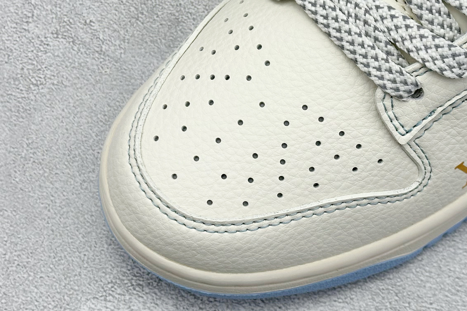 Nike SB Dunk Low LV联名 米白冰蓝金标 周年高端定制 低帮休闲板鞋 JP1628-005