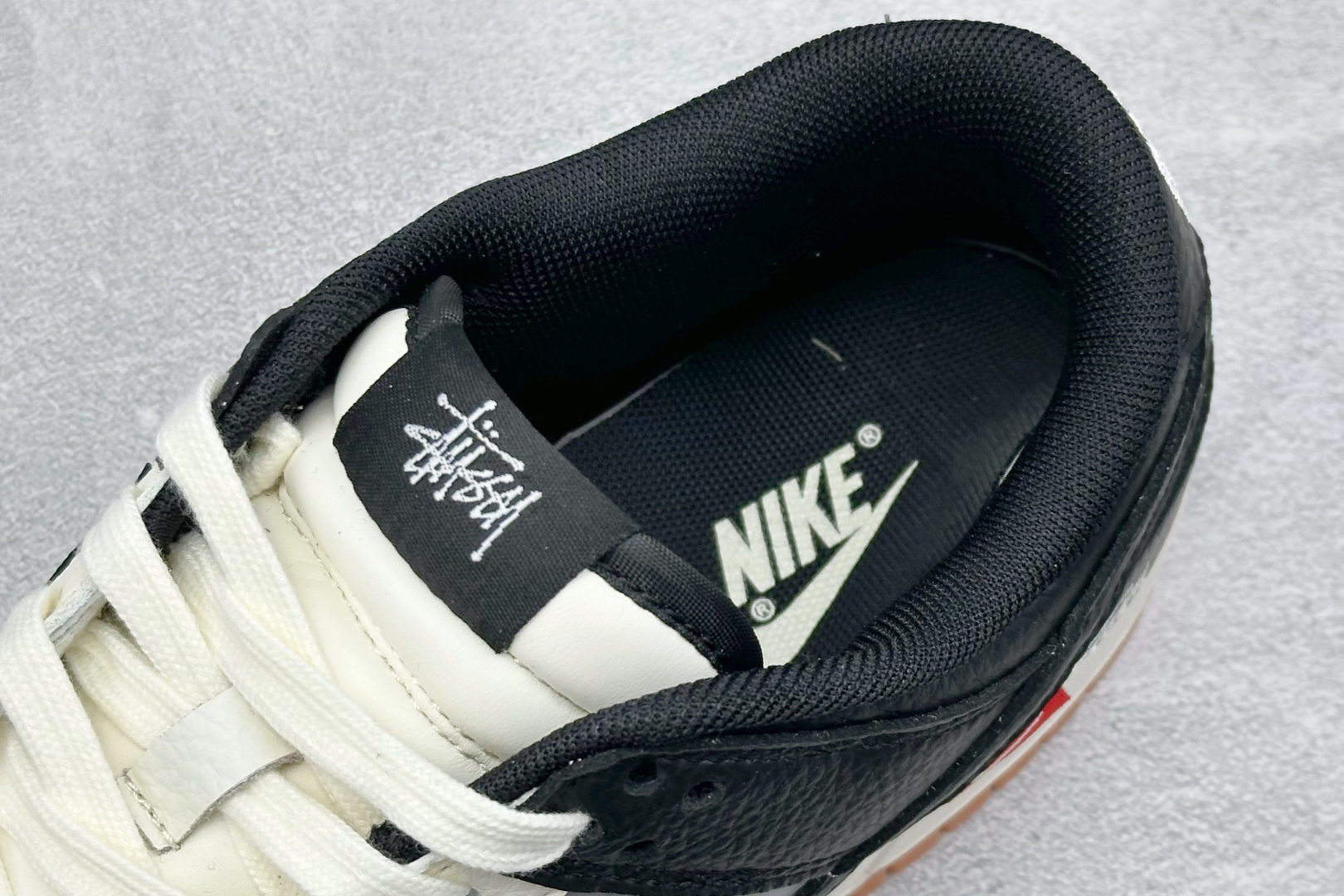 Nike SB Dunk Low “斯图西联名——米灰黑生胶” 高端定制 低帮休闲板鞋 QW5836-032