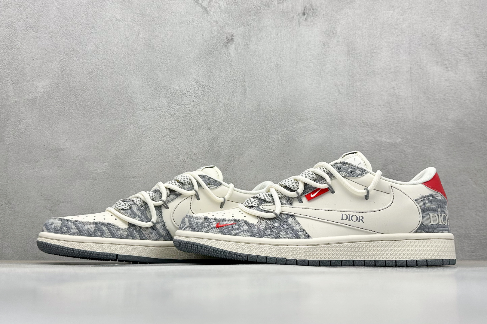 Travis Scott x Fragment Design x Air Jordan 1 Low SP AJ1 乔1 迪奥联名 米灰牛仔布红标 低帮文化休闲板鞋 HT5088-602