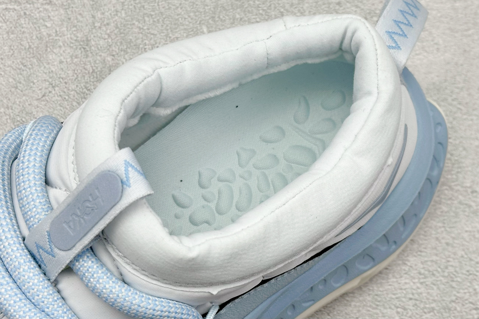 HOKA ONE ONE Ora Primo 内里薄绒 秋冬季保暖半拖 这款鞋无论从脚感上 设计上都是当