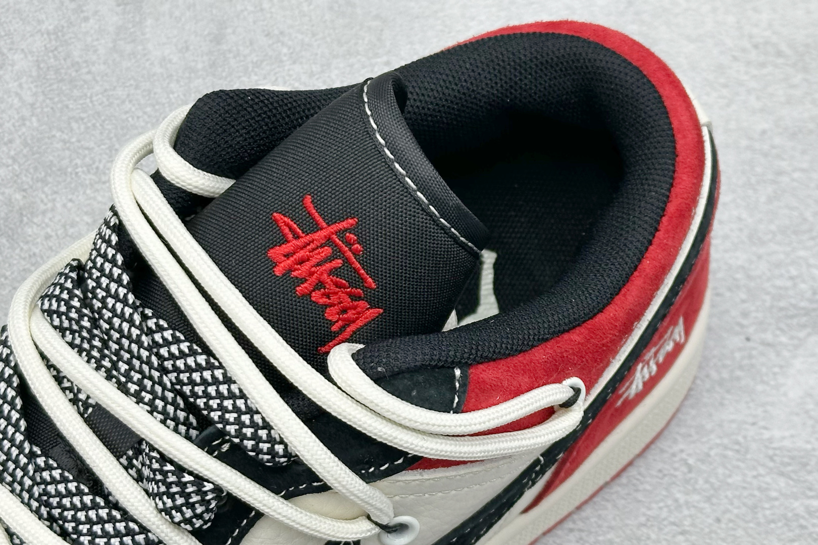 福利特价 Air Jordan 1 Low AJ1 乔1 斯图西联名-黑红抽绳 高端定制 低帮复古篮球鞋