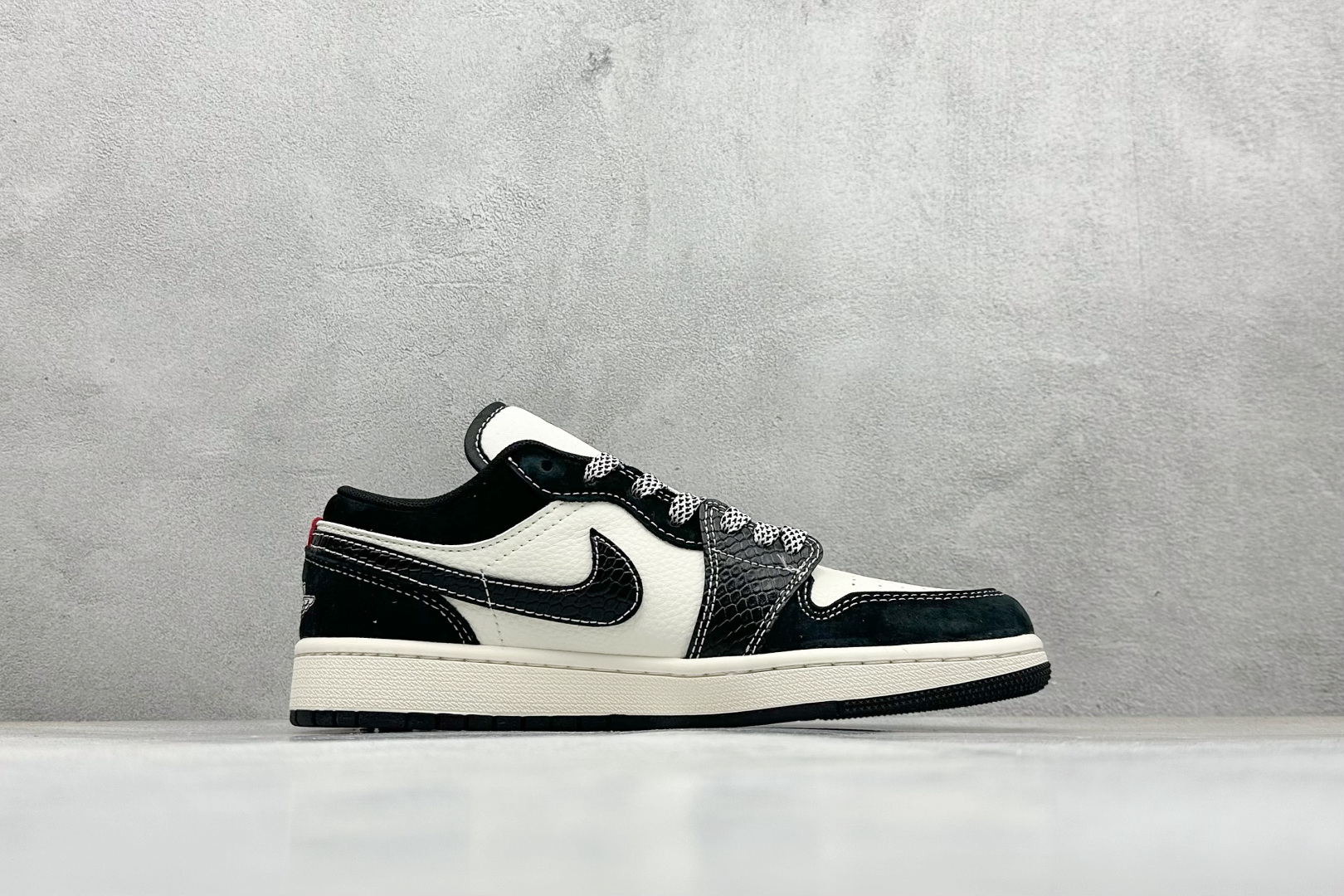 福利特价 Air Jordan 1 Low 蛇年联名 高端定制 低帮复古篮球鞋#定制鞋盒 大厂纯原品质出