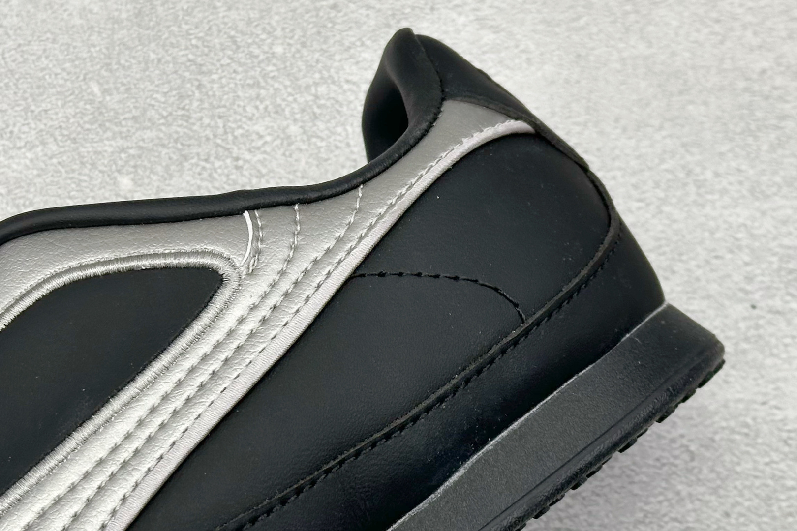 TG版PUMA Bella V2 Leather彪马 舒适 低帮生活休闲德训薄底鞋 404043-01