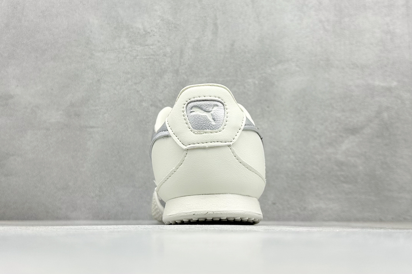 TG版PUMA Bella V2 Leather彪马 舒适 低帮生活休闲德训薄底鞋 404043-02-Top High Quatity Cheap Sneakers Fashion Clothing Clothes Bags handbags Shoes of all Brand wholesale With The best Quality And Beautiful Price from China Factory Chinese suppliers wholesaler seller TG版PUMA Bella V2 Leather彪马 舒适 低帮生活休闲德训薄底鞋 404043-02