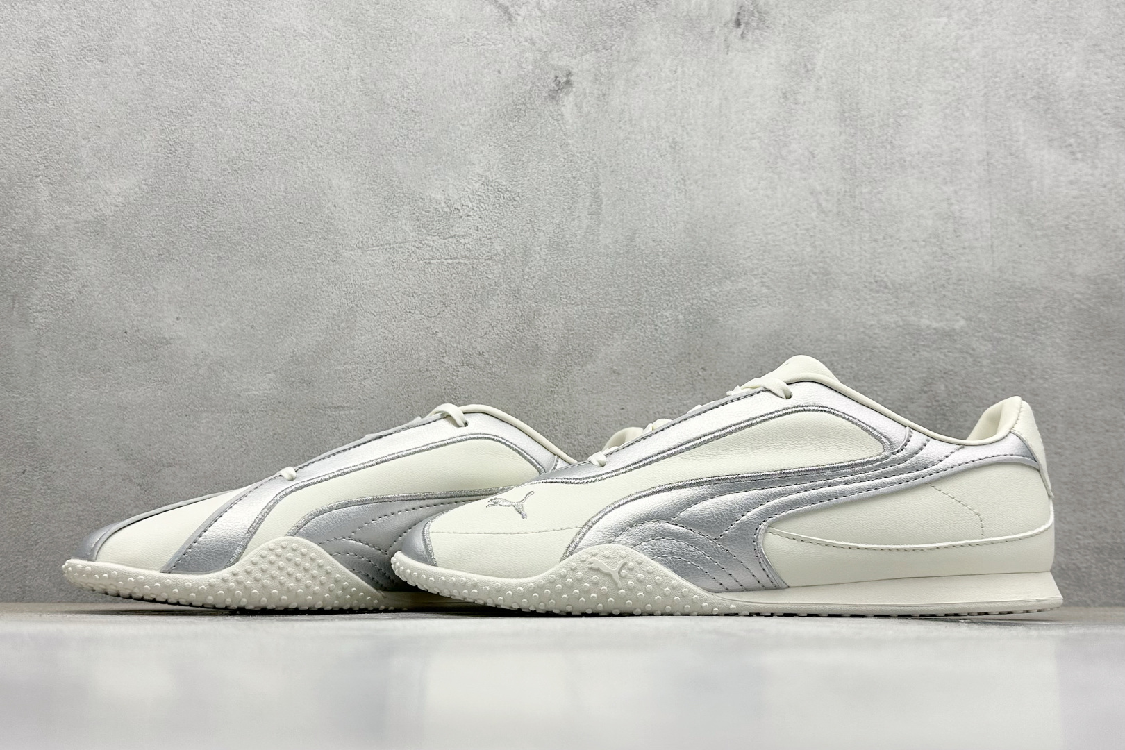 TG版PUMA Bella V2 Leather彪马 舒适 低帮生活休闲德训薄底鞋 404043-02-Top High Quatity Cheap Sneakers Fashion Clothing Clothes Bags handbags Shoes of all Brand wholesale With The best Quality And Beautiful Price from China Factory Chinese suppliers wholesaler seller TG版PUMA Bella V2 Leather彪马 舒适 低帮生活休闲德训薄底鞋 404043-02