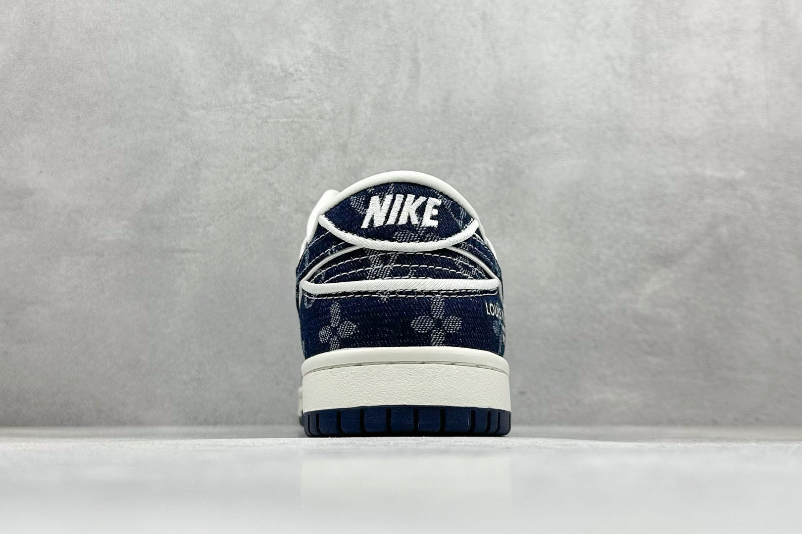 280 SC版Nike SB Dunk Low LV联名 深蓝牛仔 高端定制 低帮休闲板鞋 SC0601-469-Chinese UA Cheap High Quatity Brand Clothes Bags handbags Sneakers wholesale wholesaler seller from China Factory suppliers Fashion Clothing Shoes best Quality Beautiful Price 280 SC版Nike SB Dunk Low LV联名 深蓝牛仔 高端定制 低帮休闲板鞋 SC0601-469