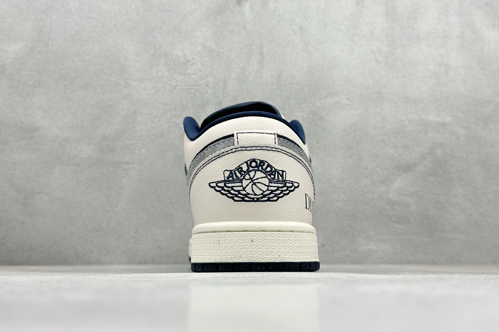XC版Nike Jordan Air Jordan 1“迪奥联名——深蓝拼接灰勾” 高端定制 低帮 复古 减震 防滑 耐磨 篮球鞋 QR2025-001