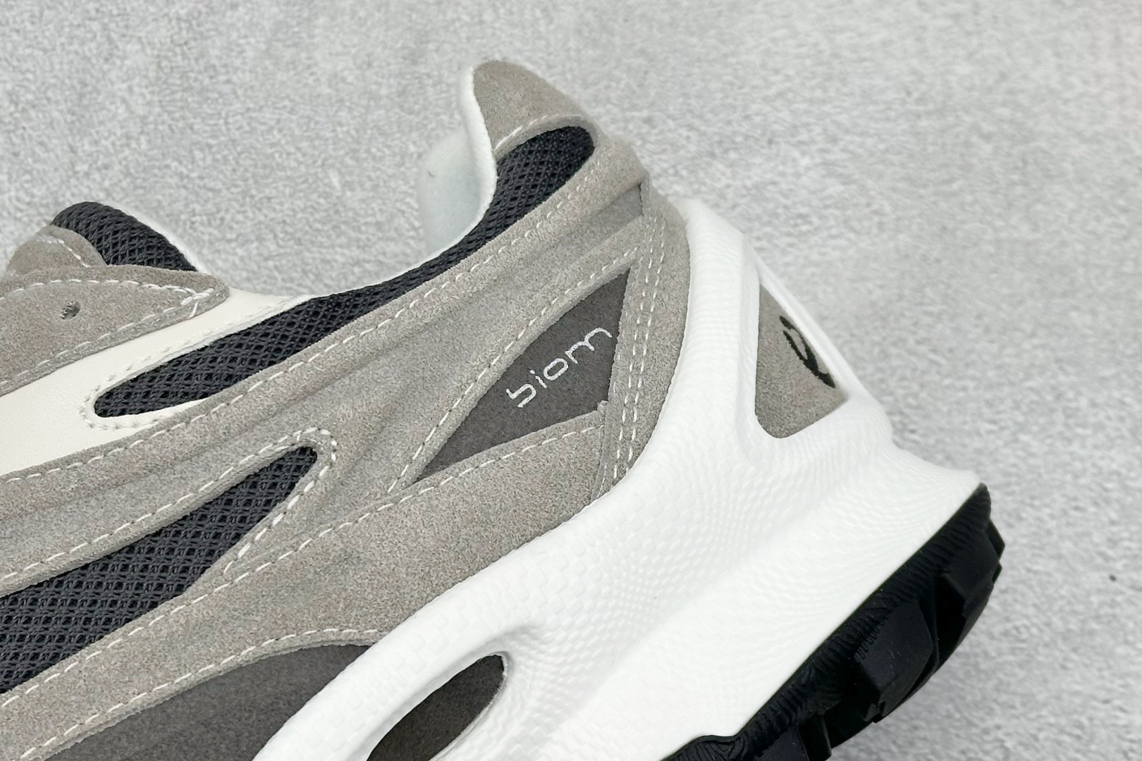 ECCO爱步男款运动鞋 户外防水透气防滑复古跑鞋时尚拼接徒步鞋 803474