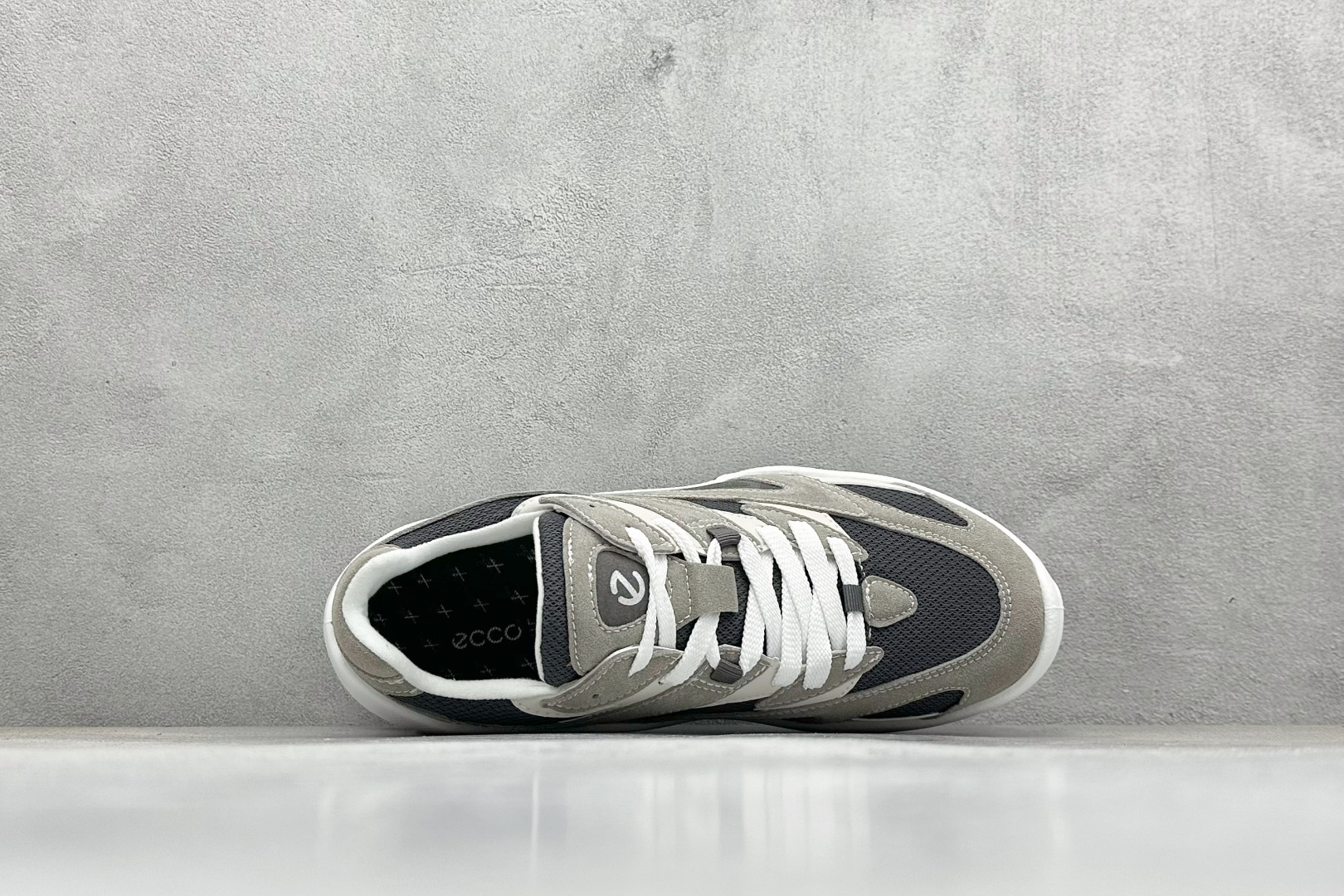 ECCO爱步男款运动鞋 户外防水透气防滑复古跑鞋时尚拼接徒步鞋 803474