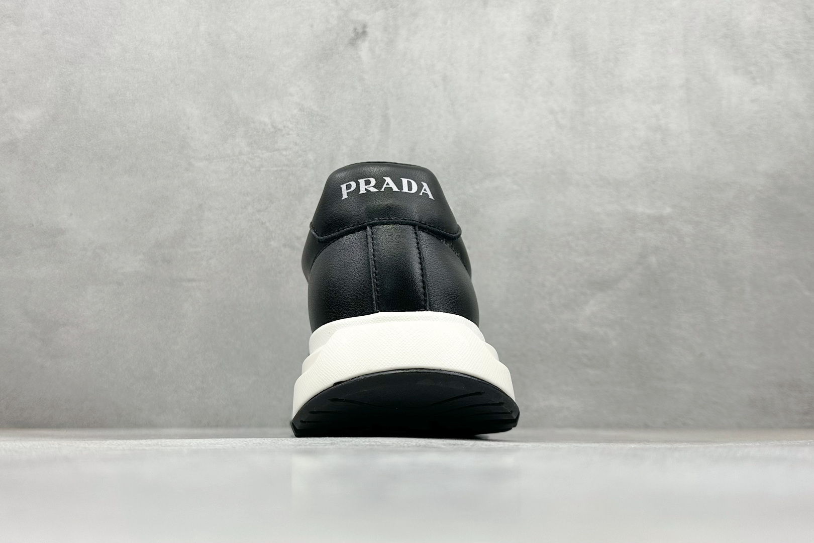 420 PRADA普拉达 厚底徽标系带运动休闲男鞋系列