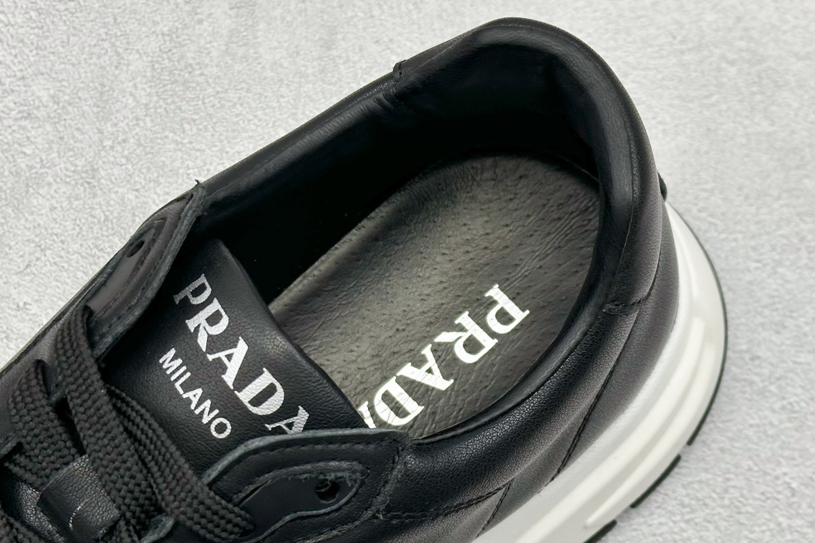 420 PRADA普拉达 厚底徽标系带运动休闲男鞋系列