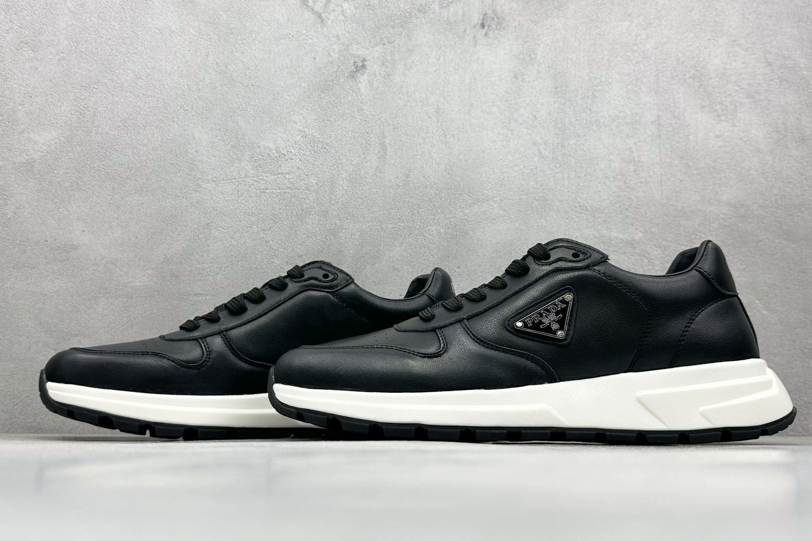 420 PRADA普拉达 厚底徽标系带运动休闲男鞋系列