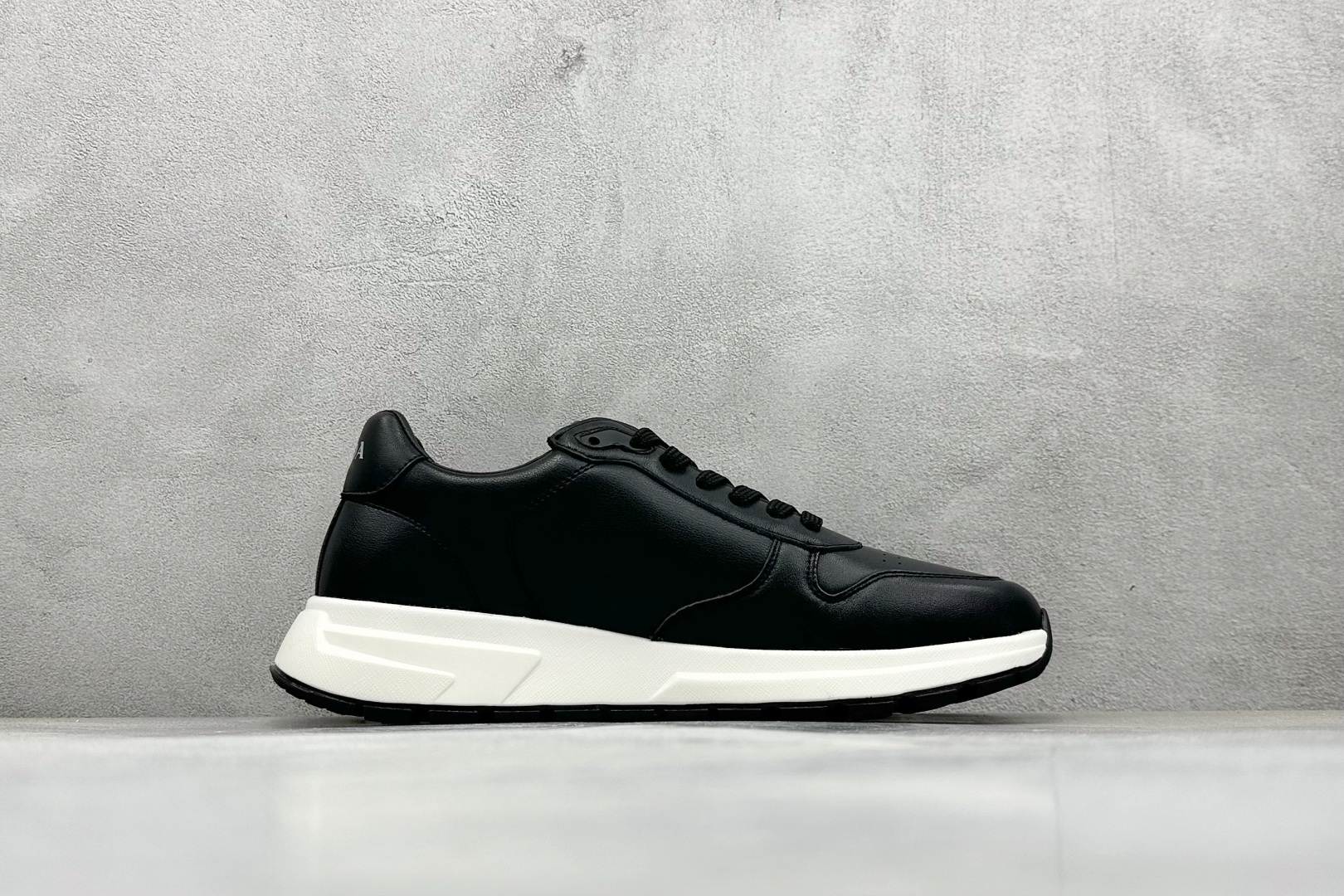 420 PRADA普拉达 厚底徽标系带运动休闲男鞋系列