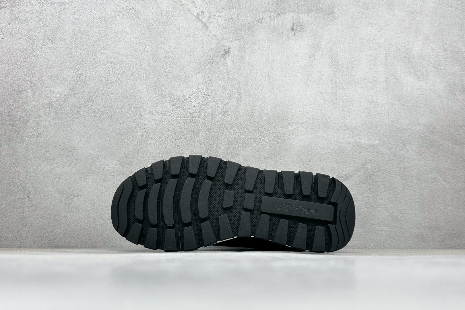 420 PRADA普拉达 厚底徽标系带运动休闲男鞋系列