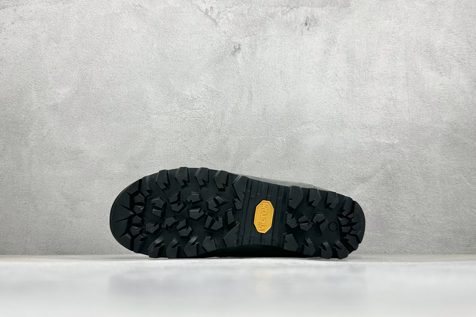 240 CRISPI Monaco 摩纳哥 GTX 登山 耐磨防水 中帮 户外功能鞋