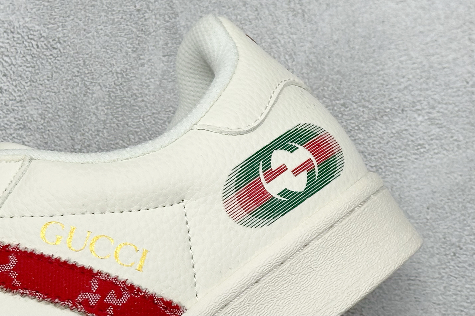 AD Originals Superstar x GUCCI 白红采用全新头层拼接皮革材质后跟采用特色3