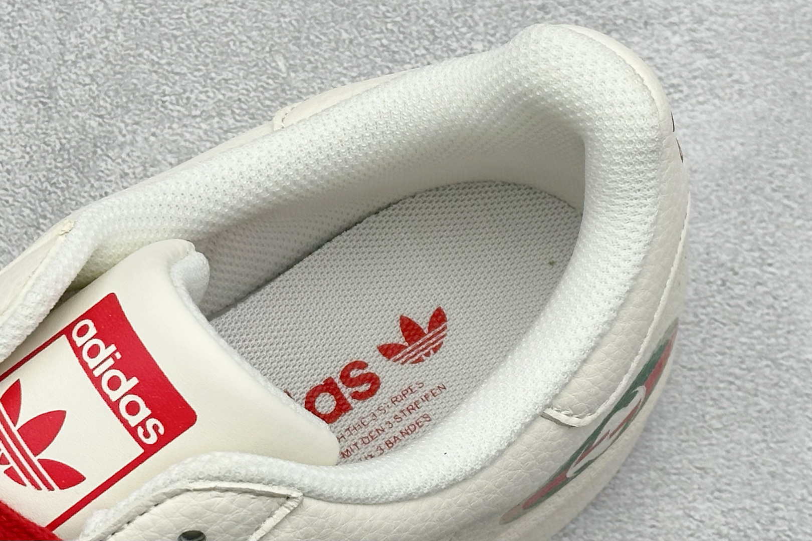 AD Originals Superstar x GUCCI 白红采用全新头层拼接皮革材质后跟采用特色3