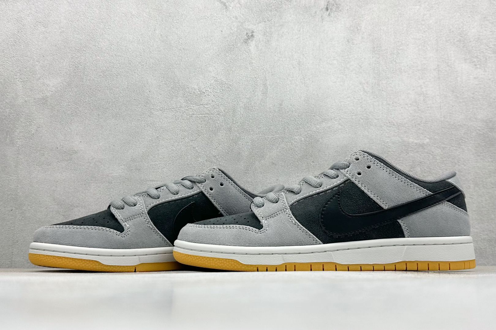 史诗级Nike SB Dunk Low ”DARK SMOKE GREY” 灰黑色 HF3063-001