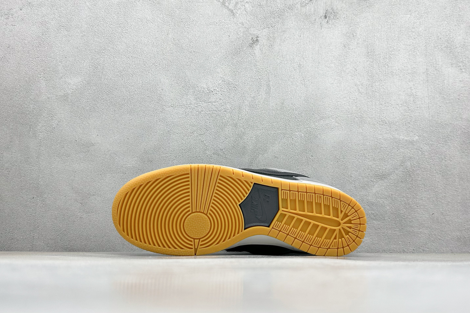 史诗级Nike SB Dunk Low ”DARK SMOKE GREY” 灰黑色 HF3063-001