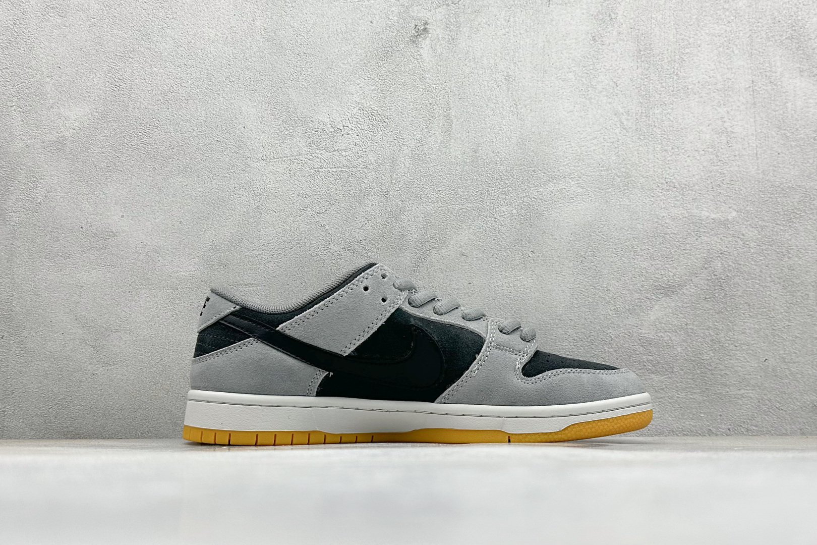 史诗级Nike SB Dunk Low ”DARK SMOKE GREY” 灰黑色 HF3063-001
