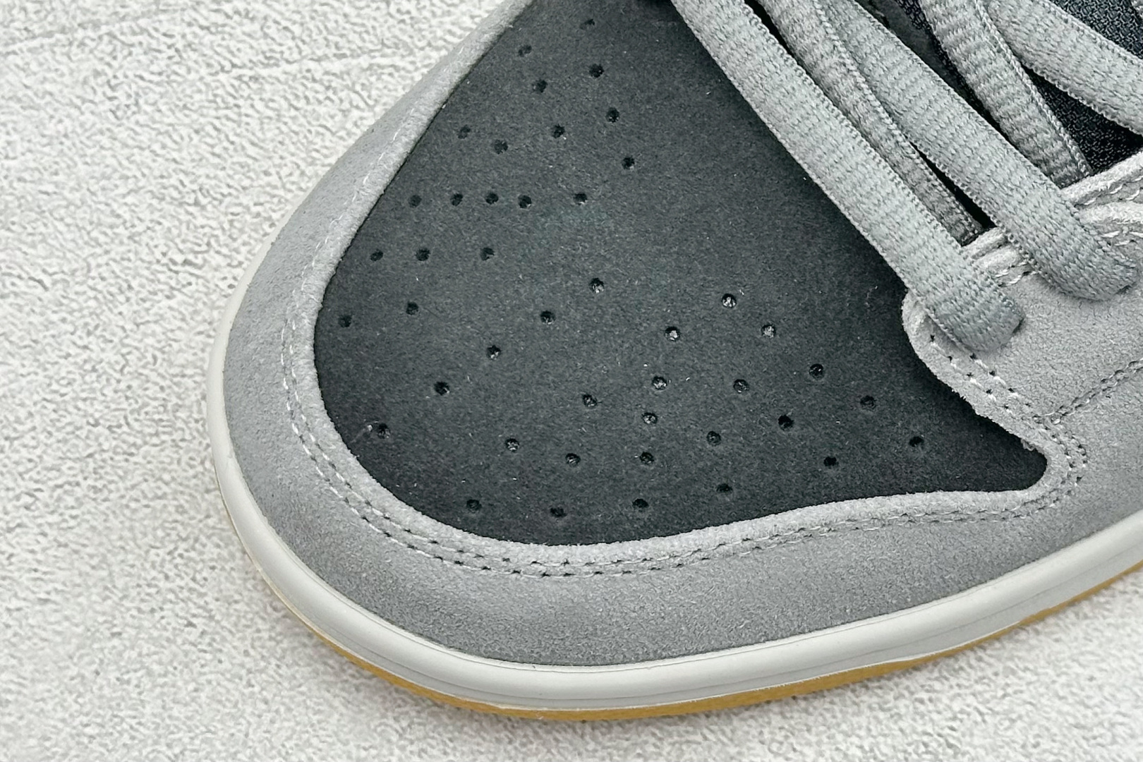 史诗级Nike SB Dunk Low ”DARK SMOKE GREY” 灰黑色 HF3063-001