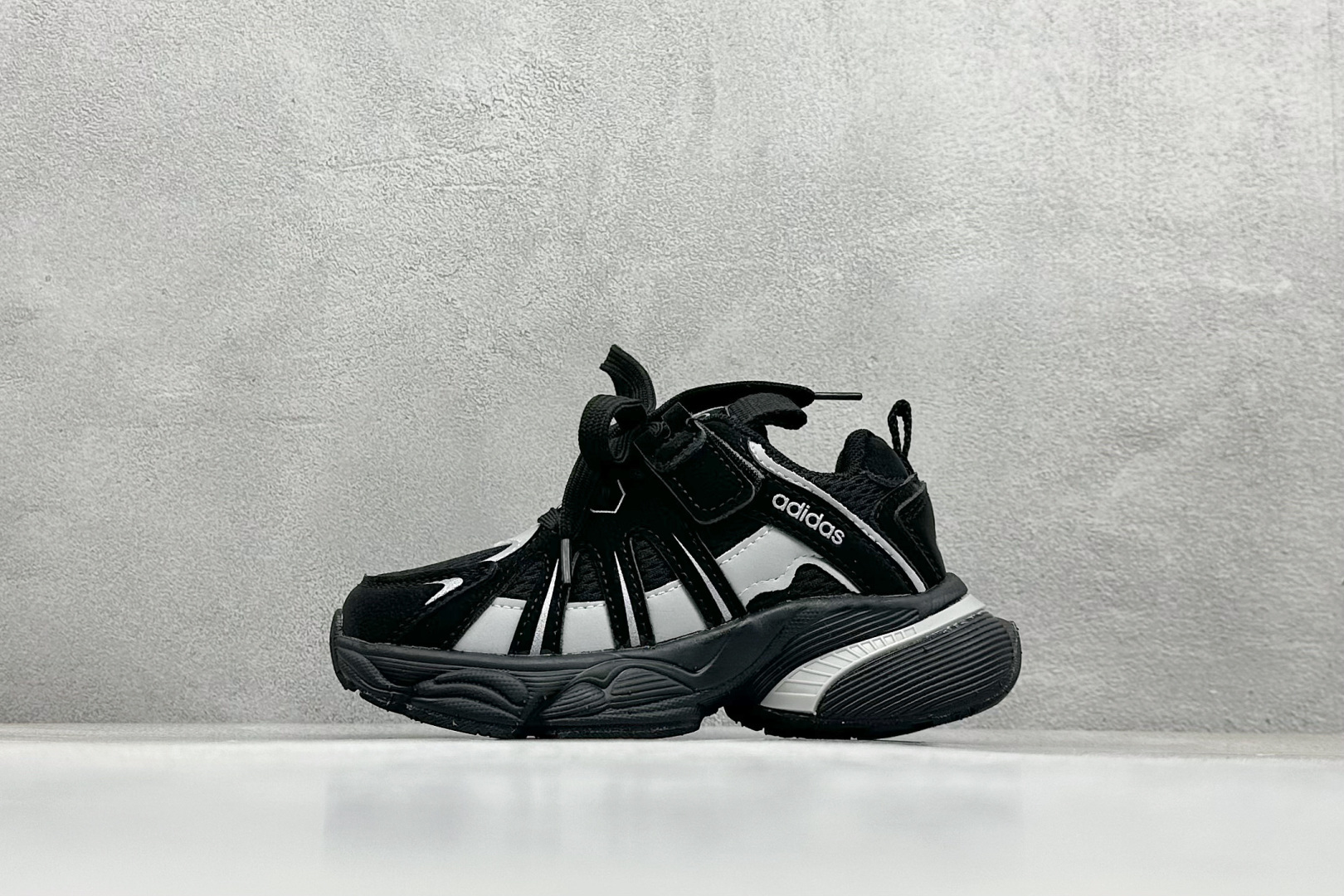 120 Adidas 阿迪达斯 太空革网面 时尚 百搭设计舒适 防滑透气 低帮 儿童休闲鞋 阿迪童鞋