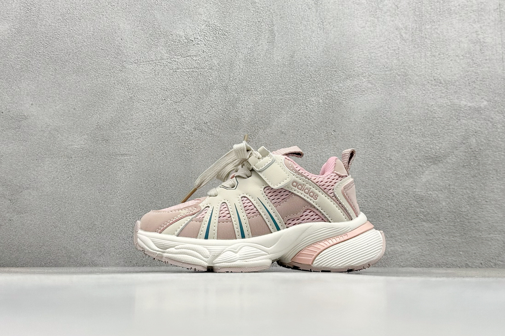 120 Adidas 阿迪达斯 太空革网面 时尚 百搭设计舒适 防滑透气 低帮 儿童休闲鞋 阿迪童鞋