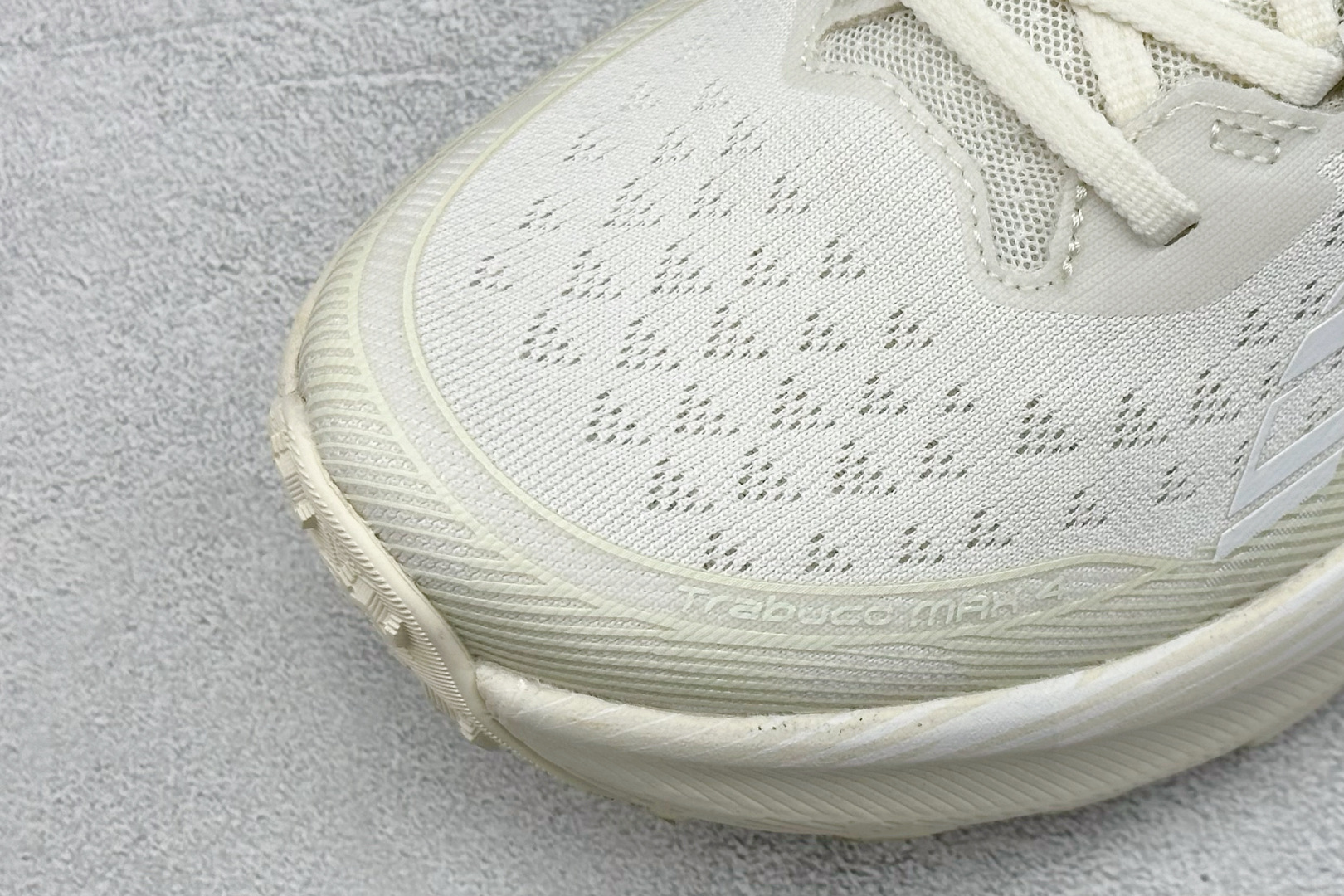 200 Asics Trabuco 4 亚瑟士运动休闲透气专业跑鞋 1011B976-100