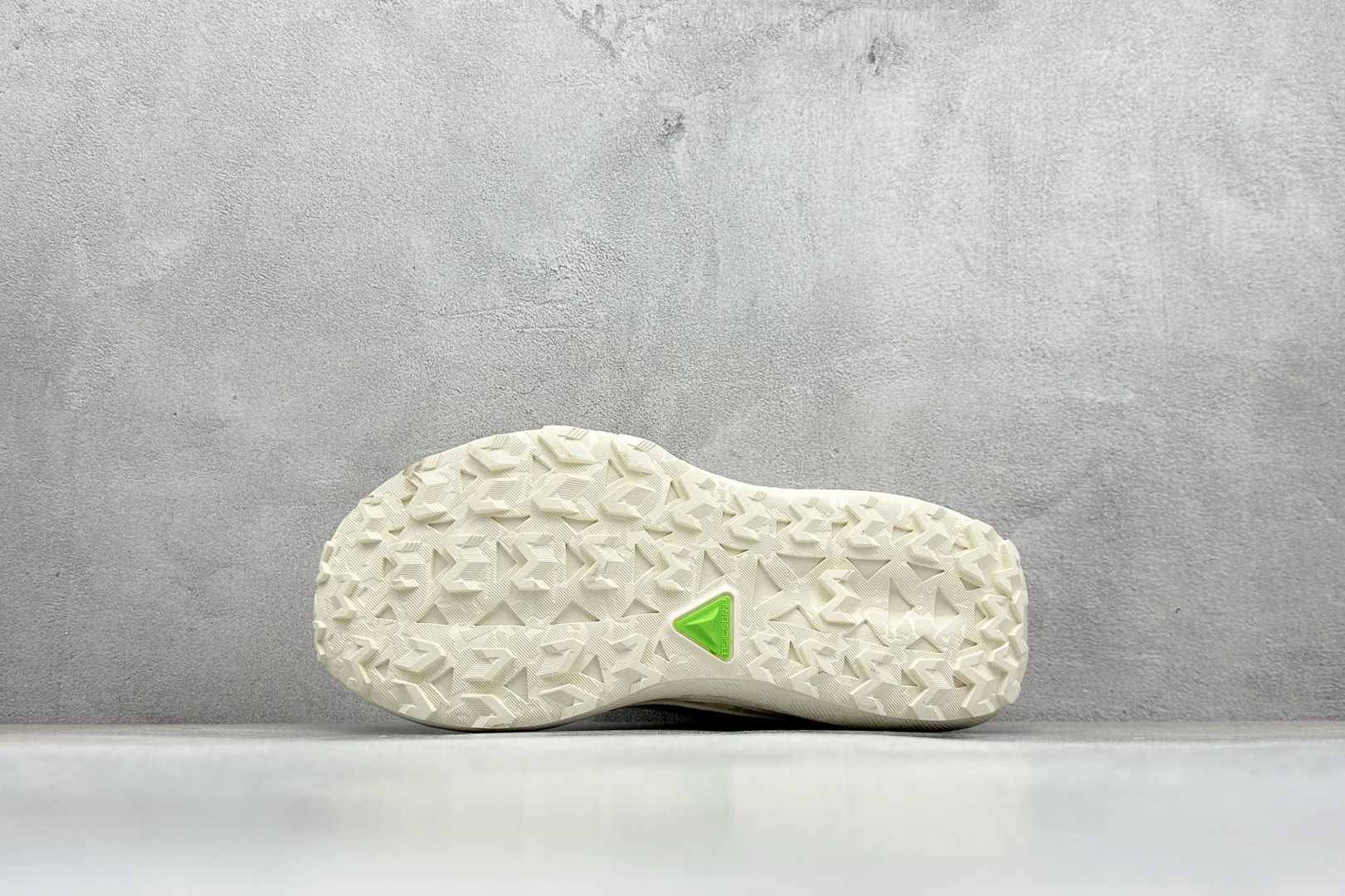 200 Asics Trabuco 4 亚瑟士运动休闲透气专业跑鞋 1011B976-100