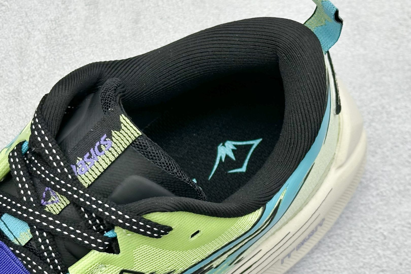 200 Asics Trabuco 4 亚瑟士运动休闲透气专业跑鞋 1011B976-300