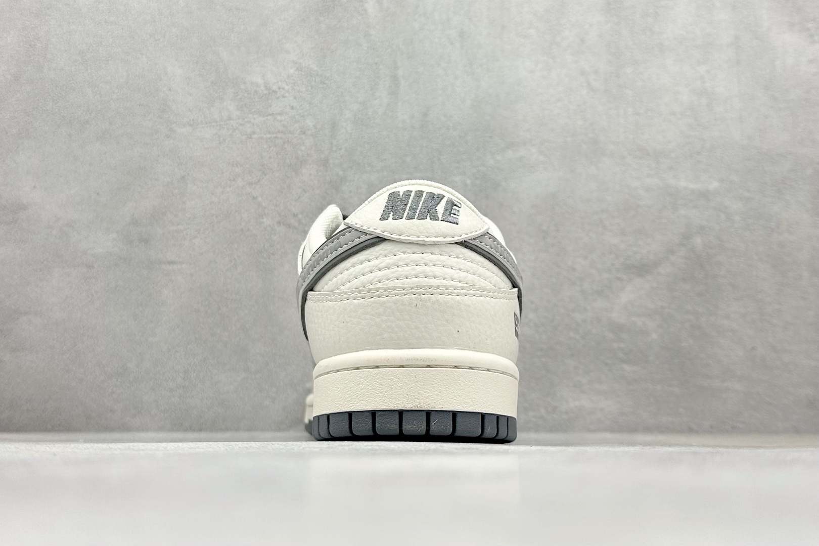 福利特价 【纯原】Nike SB Dunk Low“ Supreme联名——米白灰猪八” 周年高端定制