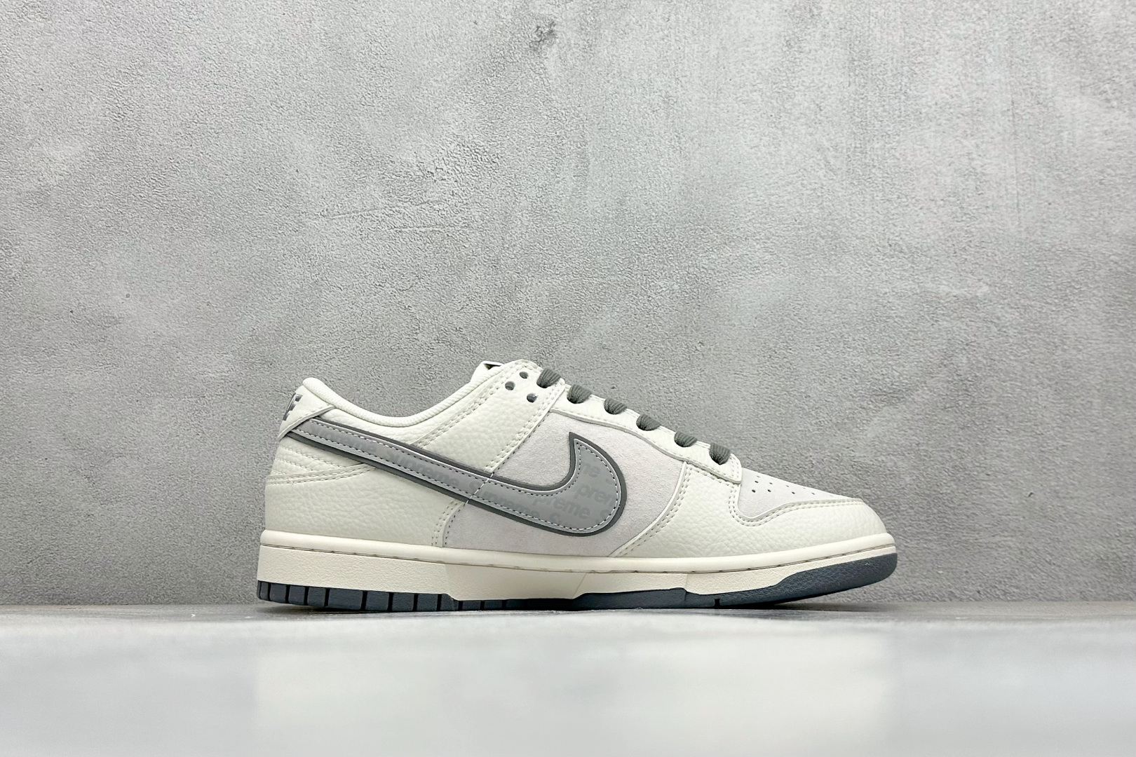 福利特价 【纯原】Nike SB Dunk Low“ Supreme联名——米白灰猪八” 周年高端定制