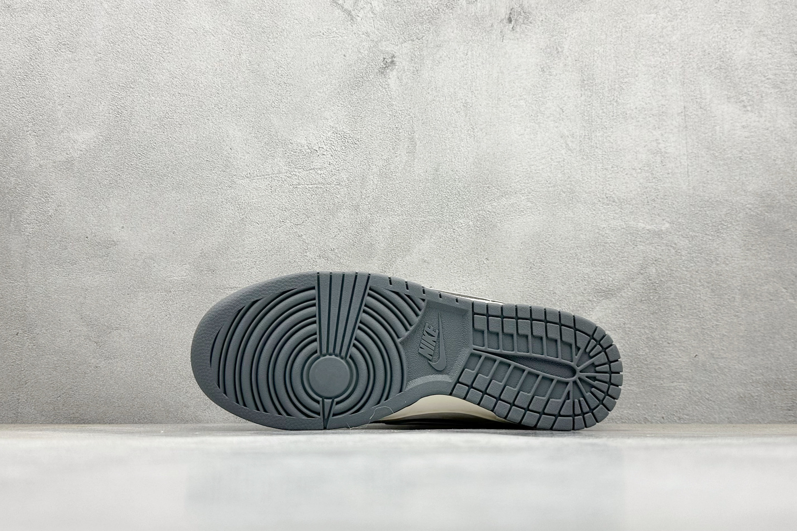 福利特价 【纯原】Nike SB Dunk Low“ Supreme联名——米白灰猪八” 周年高端定制
