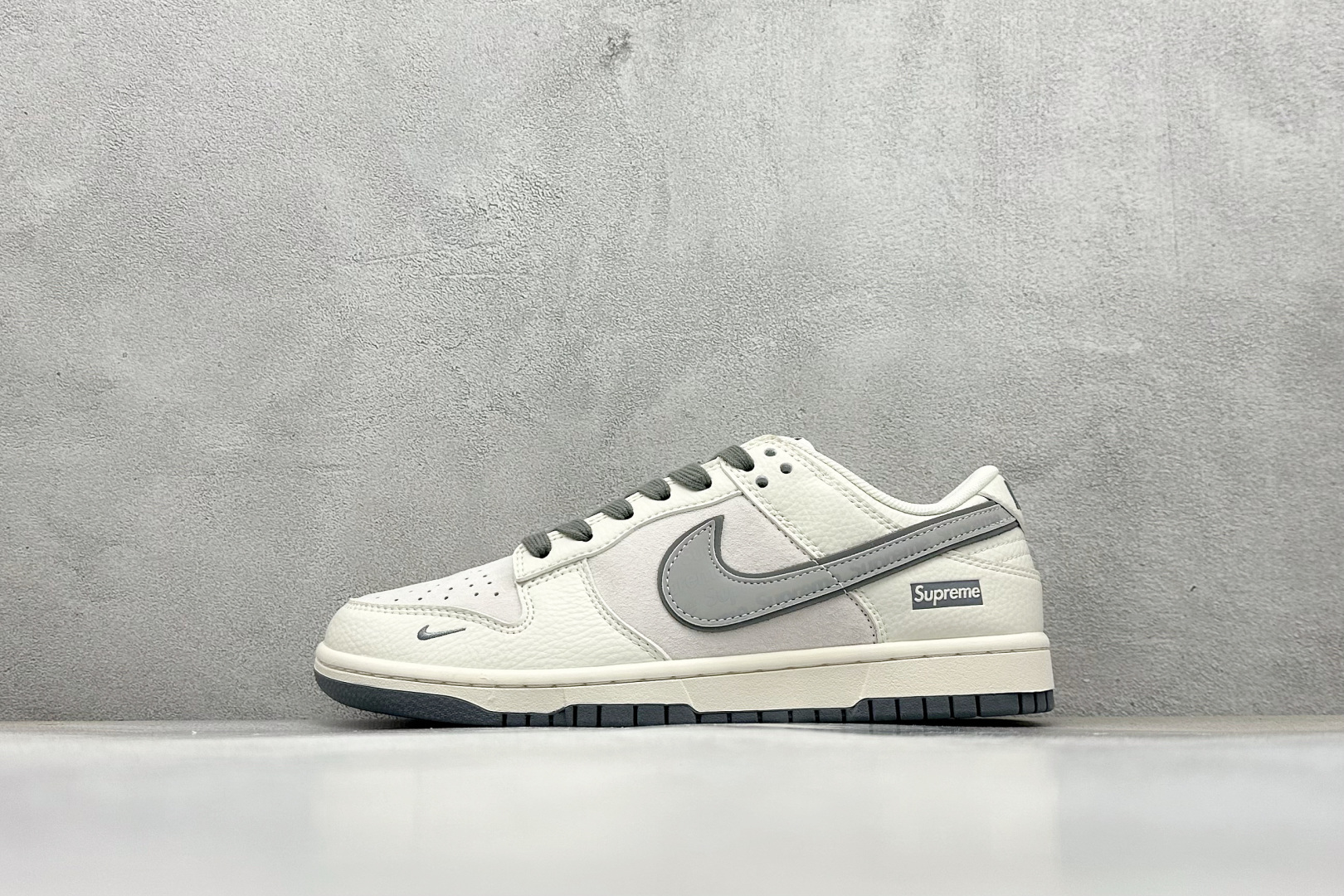 福利特价 【纯原】Nike SB Dunk Low“ Supreme联名——米白灰猪八” 周年高端定制