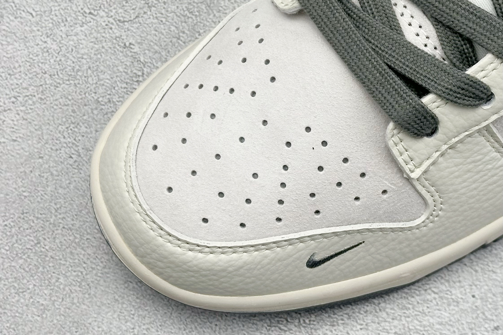 福利特价 【纯原】Nike SB Dunk Low“ Supreme联名——米白灰猪八” 周年高端定制