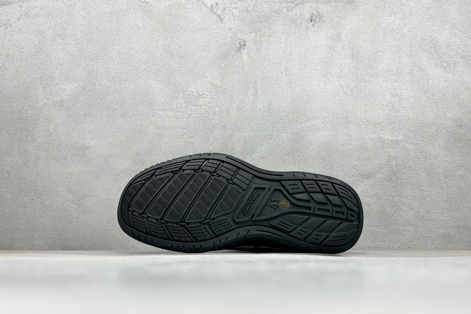 I8版Balenciaga Hamptons Worn-Out 巴黎世家十八18代 涤纶(聚酯纤维)牛皮革 圆头系带 低帮 生活休闲鞋板鞋 841765-WCURB-1000-High Quatity Cheap Brand wholesale wholesaler seller Clothes Bags handbags Sneakers Top Fashion Clothing Shoes from China Factory Chinese suppliers best Quality Beautiful Price I8版Balenciaga Hamptons Worn-Out 巴黎世家十八18代 涤纶(聚酯纤维)牛皮革 圆头系带 低帮 生活休闲鞋板鞋 841765-WCURB-1000