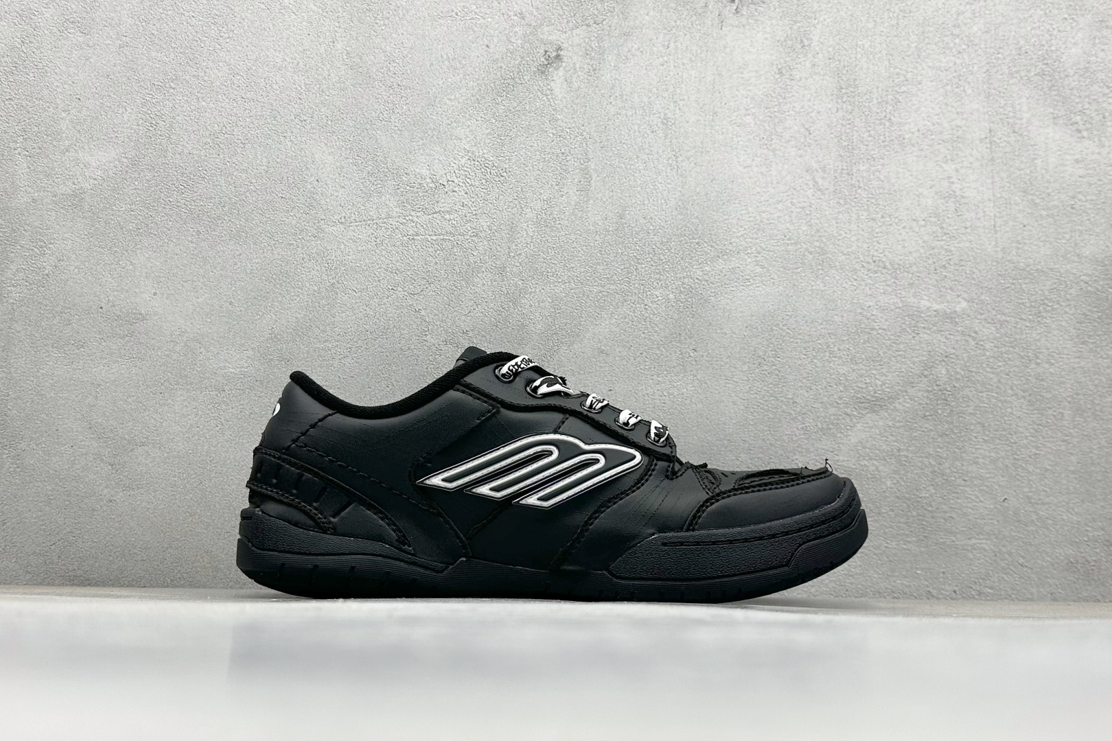 I8版Balenciaga Hamptons Worn-Out 巴黎世家十八18代 涤纶(聚酯纤维)牛皮革 圆头系带 低帮 生活休闲鞋板鞋 841765-WCURB-1000-High Quatity Cheap Brand wholesale wholesaler seller Clothes Bags handbags Sneakers Top Fashion Clothing Shoes from China Factory Chinese suppliers best Quality Beautiful Price I8版Balenciaga Hamptons Worn-Out 巴黎世家十八18代 涤纶(聚酯纤维)牛皮革 圆头系带 低帮 生活休闲鞋板鞋 841765-WCURB-1000