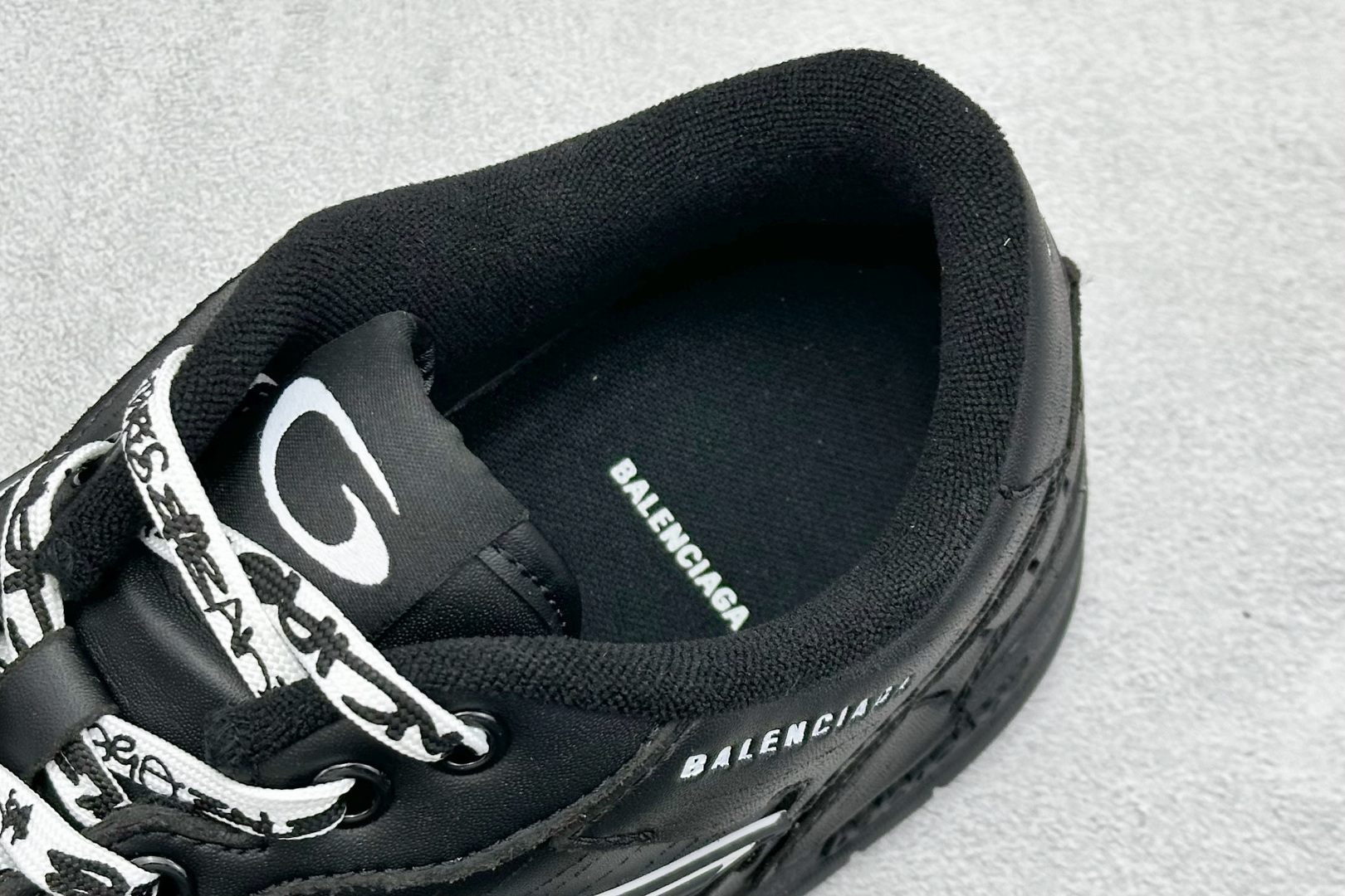 I8版Balenciaga Hamptons Worn-Out 巴黎世家十八18代 涤纶(聚酯纤维)牛皮革 圆头系带 低帮 生活休闲鞋板鞋 841765-WCURB-1000-High Quatity Cheap Brand wholesale wholesaler seller Clothes Bags handbags Sneakers Top Fashion Clothing Shoes from China Factory Chinese suppliers best Quality Beautiful Price I8版Balenciaga Hamptons Worn-Out 巴黎世家十八18代 涤纶(聚酯纤维)牛皮革 圆头系带 低帮 生活休闲鞋板鞋 841765-WCURB-1000