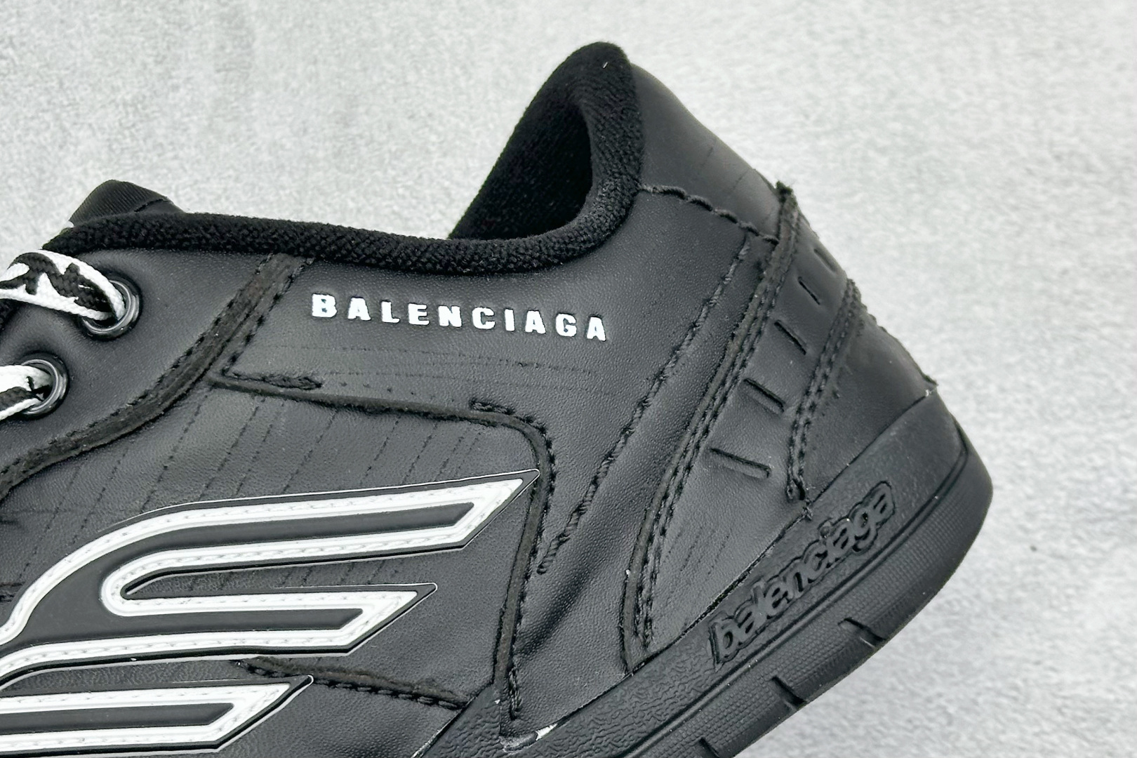 I8版Balenciaga Hamptons Worn-Out 巴黎世家十八18代 涤纶(聚酯纤维)牛皮革 圆头系带 低帮 生活休闲鞋板鞋 841765-WCURB-1000-High Quatity Cheap Brand wholesale wholesaler seller Clothes Bags handbags Sneakers Top Fashion Clothing Shoes from China Factory Chinese suppliers best Quality Beautiful Price I8版Balenciaga Hamptons Worn-Out 巴黎世家十八18代 涤纶(聚酯纤维)牛皮革 圆头系带 低帮 生活休闲鞋板鞋 841765-WCURB-1000