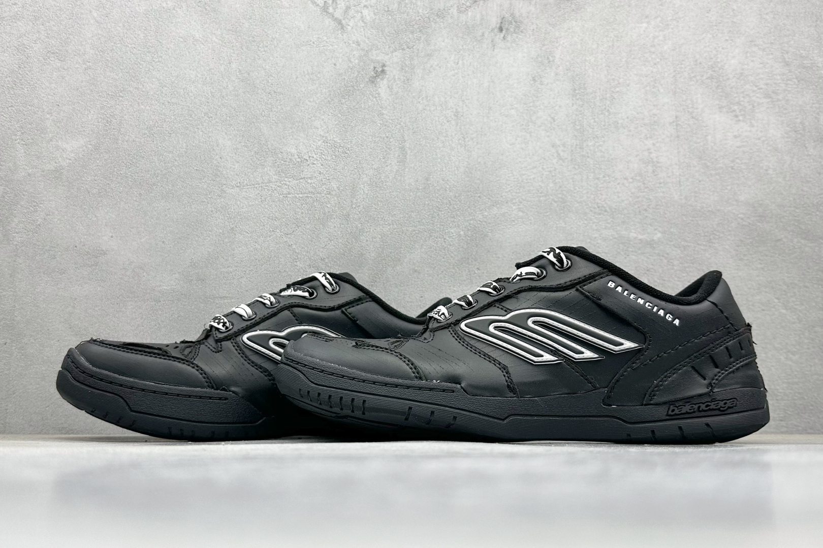 I8版Balenciaga Hamptons Worn-Out 巴黎世家十八18代 涤纶(聚酯纤维)牛皮革 圆头系带 低帮 生活休闲鞋板鞋 841765-WCURB-1000-High Quatity Cheap Brand wholesale wholesaler seller Clothes Bags handbags Sneakers Top Fashion Clothing Shoes from China Factory Chinese suppliers best Quality Beautiful Price I8版Balenciaga Hamptons Worn-Out 巴黎世家十八18代 涤纶(聚酯纤维)牛皮革 圆头系带 低帮 生活休闲鞋板鞋 841765-WCURB-1000