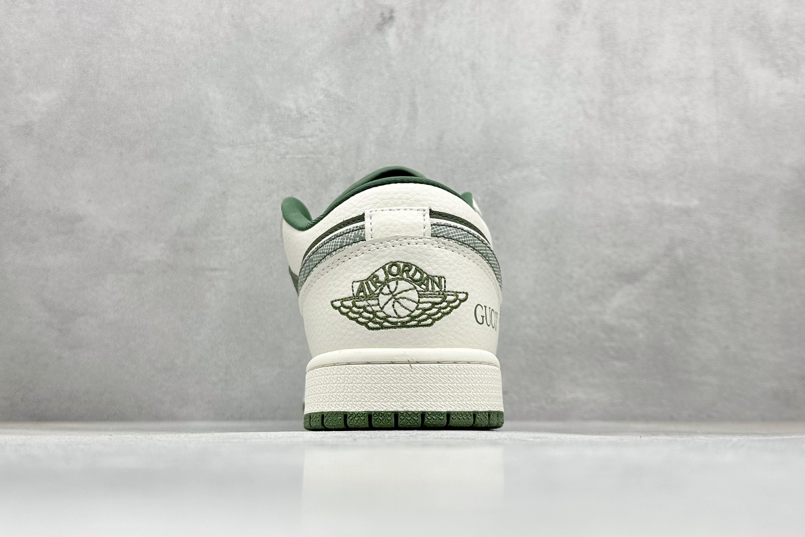 XC版Nike Jordan Air Jordan 1“古驰联名——浅绿米花勾” 高端定制 低帮 复古 减震 防滑 耐磨 篮球鞋 QR2025-002