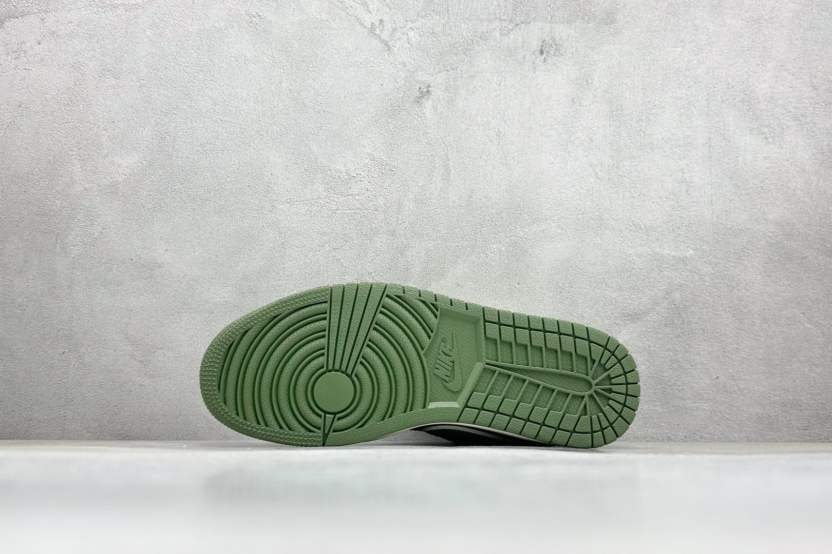 XC版Nike Jordan Air Jordan 1“古驰联名——浅绿米花勾” 高端定制 低帮 复古 减震 防滑 耐磨 篮球鞋 QR2025-002