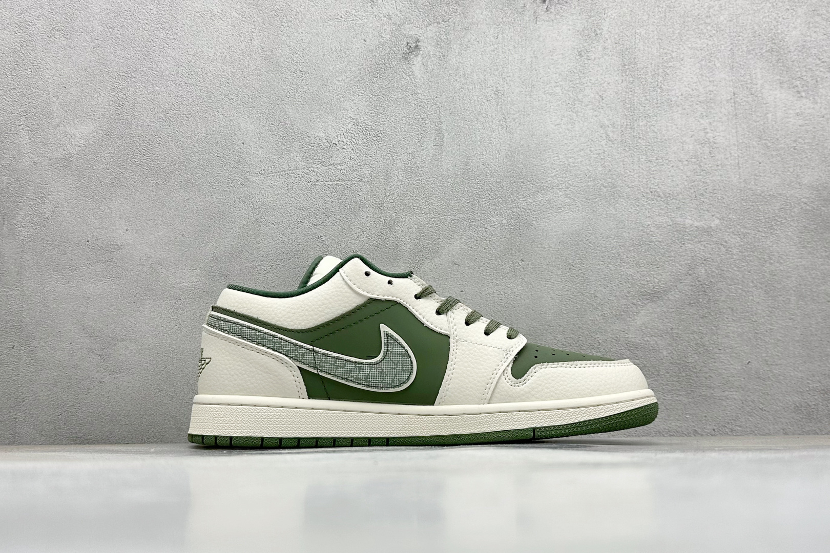 XC版Nike Jordan Air Jordan 1“古驰联名——浅绿米花勾” 高端定制 低帮 复古 减震 防滑 耐磨 篮球鞋 QR2025-002