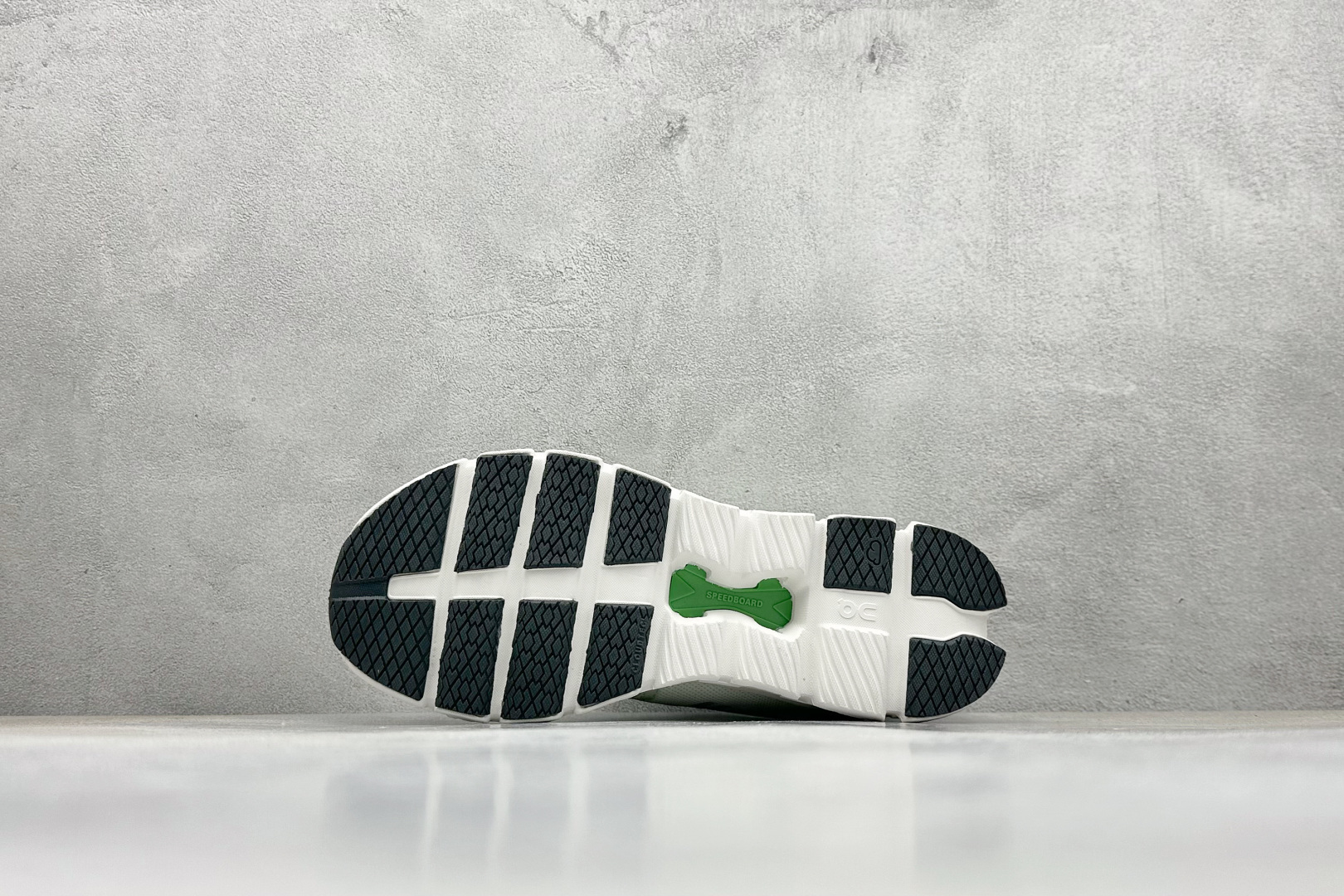 170 XD版 On昂跑 Cloudtilt Loewe 4 户外街头机能风跑步鞋 3WE3007