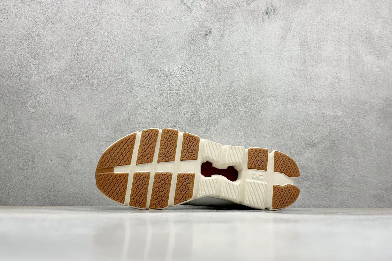 170 XD版 On昂跑 Cloudtilt Loewe 4 户外街头机能风跑步鞋 3WF1057-Chinese UA Cheap High Quatity Brand Clothes Bags handbags Sneakers wholesale wholesaler seller from China Factory suppliers Fashion Clothing Shoes best Quality Beautiful Price 170 XD版 On昂跑 Cloudtilt Loewe 4 户外街头机能风跑步鞋 3WF1057