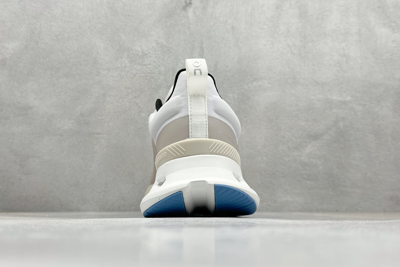 180 XD版On Cloudzone X昂跑舒适百搭防滑耐磨 低帮休闲跑步鞋 3ME3041-Chinese UA Cheap High Quatity Brand Clothes Bags handbags Sneakers wholesale wholesaler seller from China Factory suppliers Fashion Clothing Shoes best Quality Beautiful Price 180 XD版On Cloudzone X昂跑舒适百搭防滑耐磨 低帮休闲跑步鞋 3ME3041