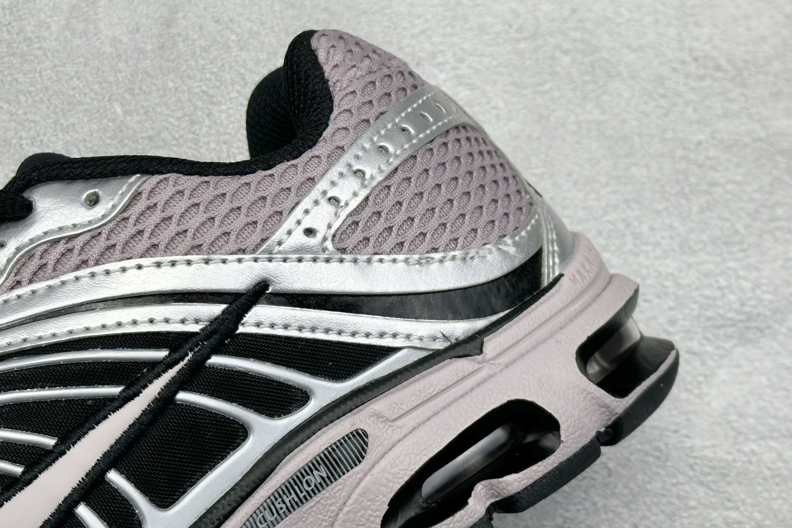 Nike Air Moto 2K 耐克新款复古气垫跑步鞋 HQ2056-200