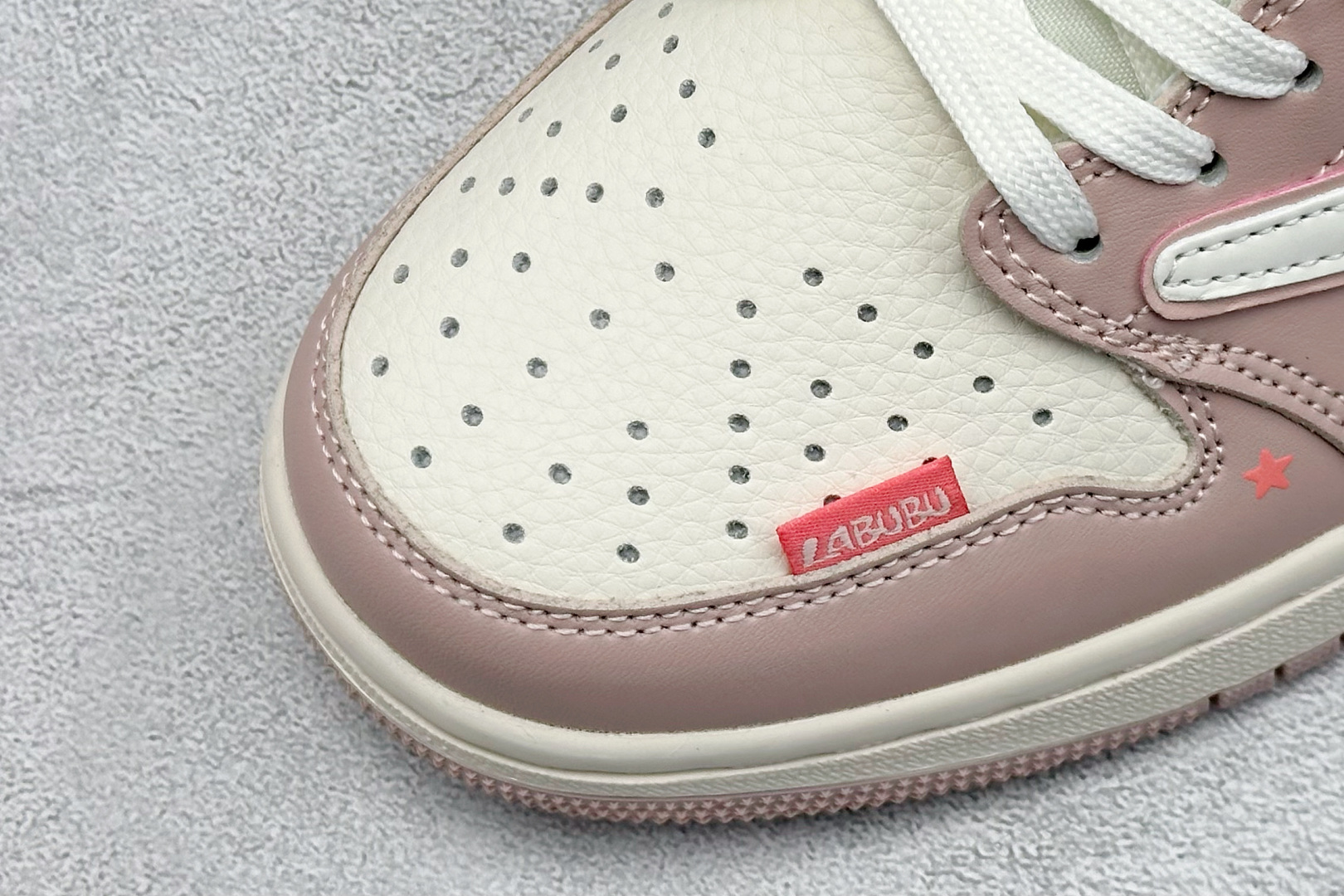 XC版Travis Scott x Fragment Design x Jordan Air Jordan 1 Low SP “粉泼墨拉布布” DZ5899-021