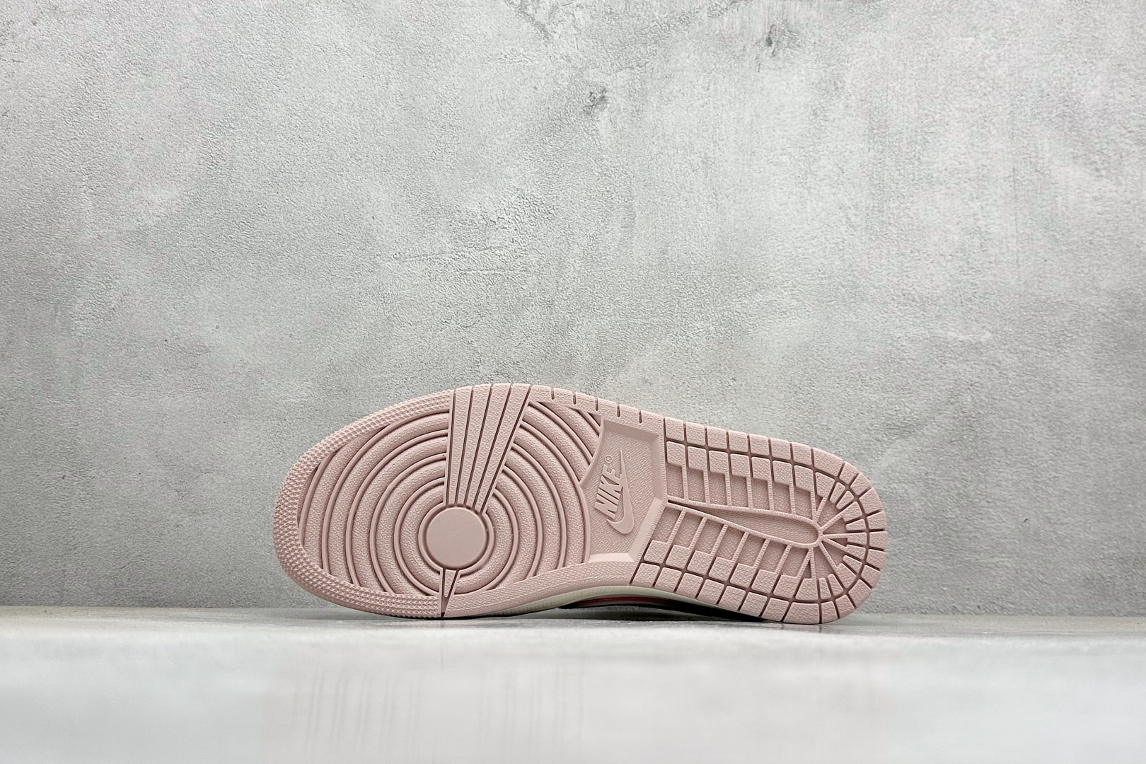 XC版Travis Scott x Fragment Design x Jordan Air Jordan 1 Low SP “粉泼墨拉布布” DZ5899-021