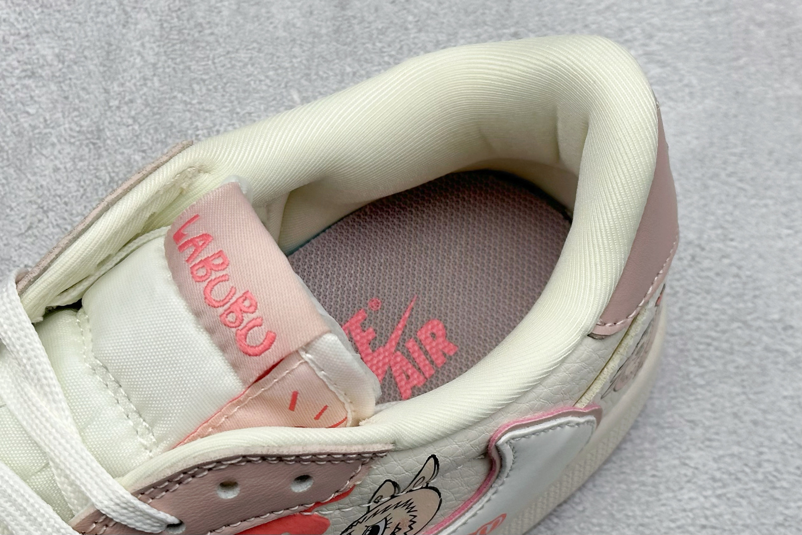 XC版Travis Scott x Fragment Design x Jordan Air Jordan 1 Low SP “粉泼墨拉布布” DZ5899-021